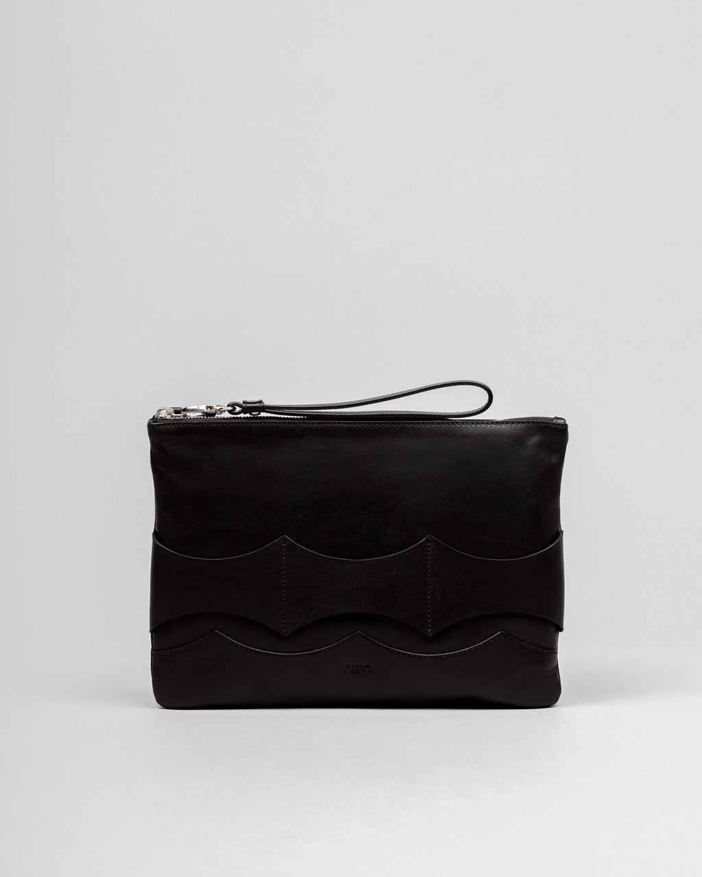 Flow Pouch Medium in calfskin