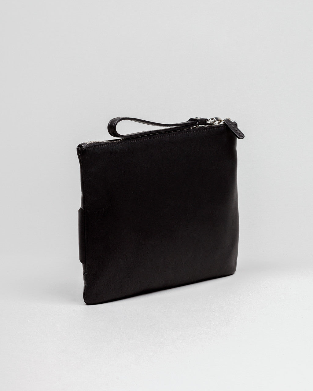 Flow Pouch Medium in calfskin