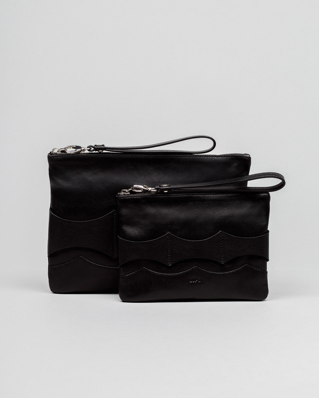 Flow Pouch Medium in calfskin