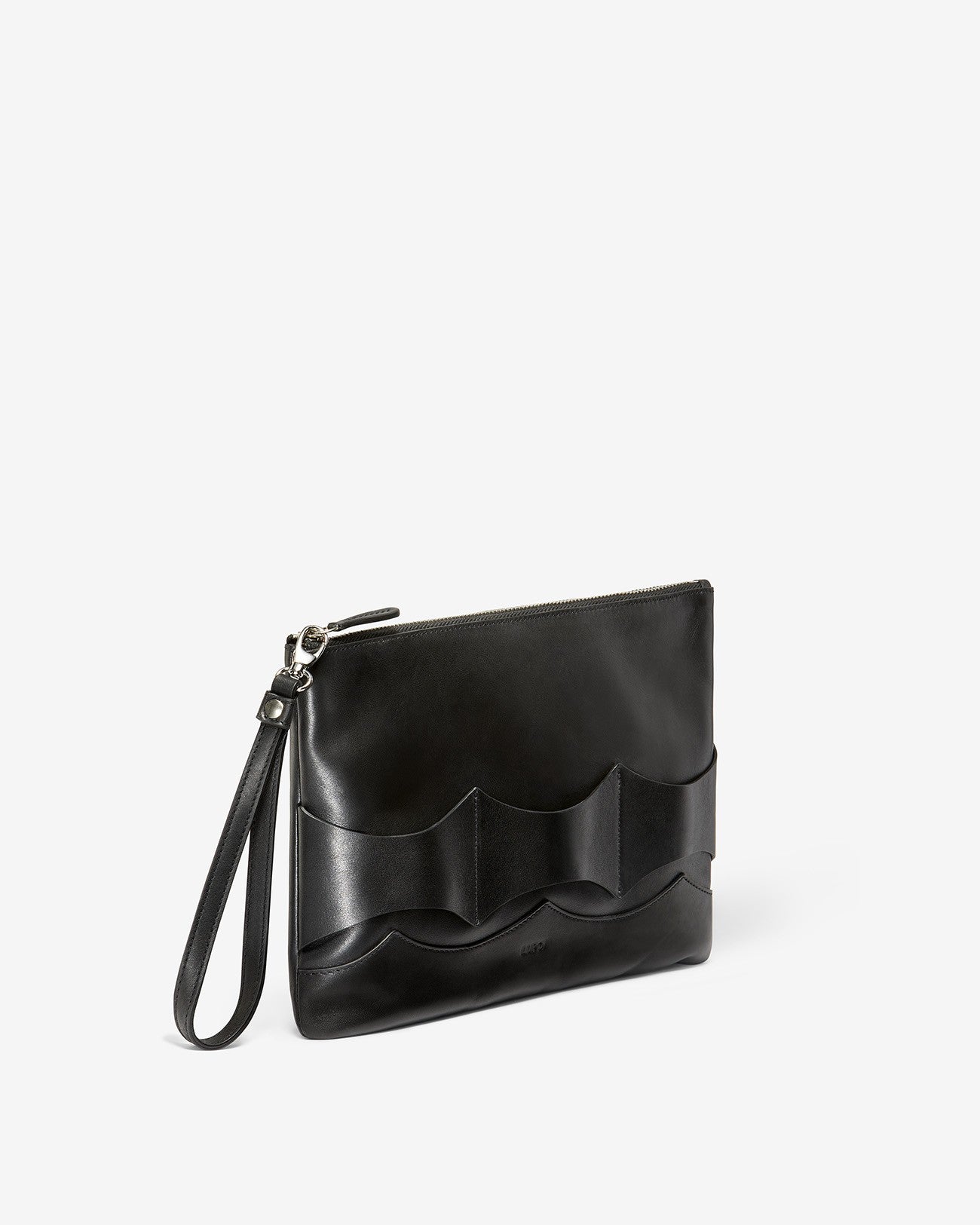 Flow Pouch Medium in calfskin